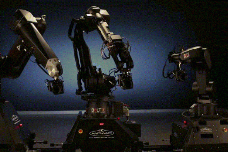 Cánh Tay Robot Quay Phim: Vũ Khí Bí Mật Phía Sau Những Thước Phim Triệu View